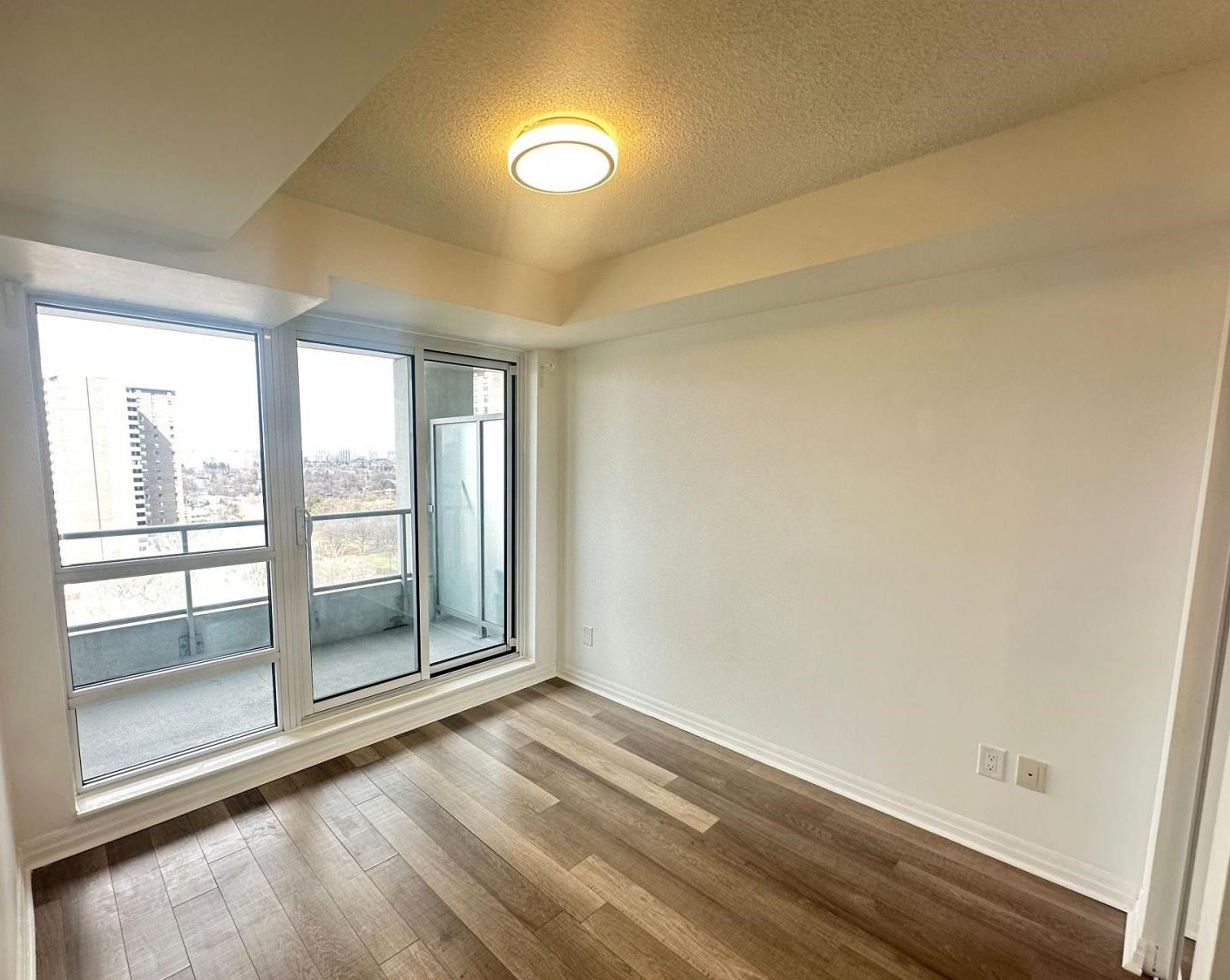 1206 – 2015 SHEPPARD AVENUE E-5