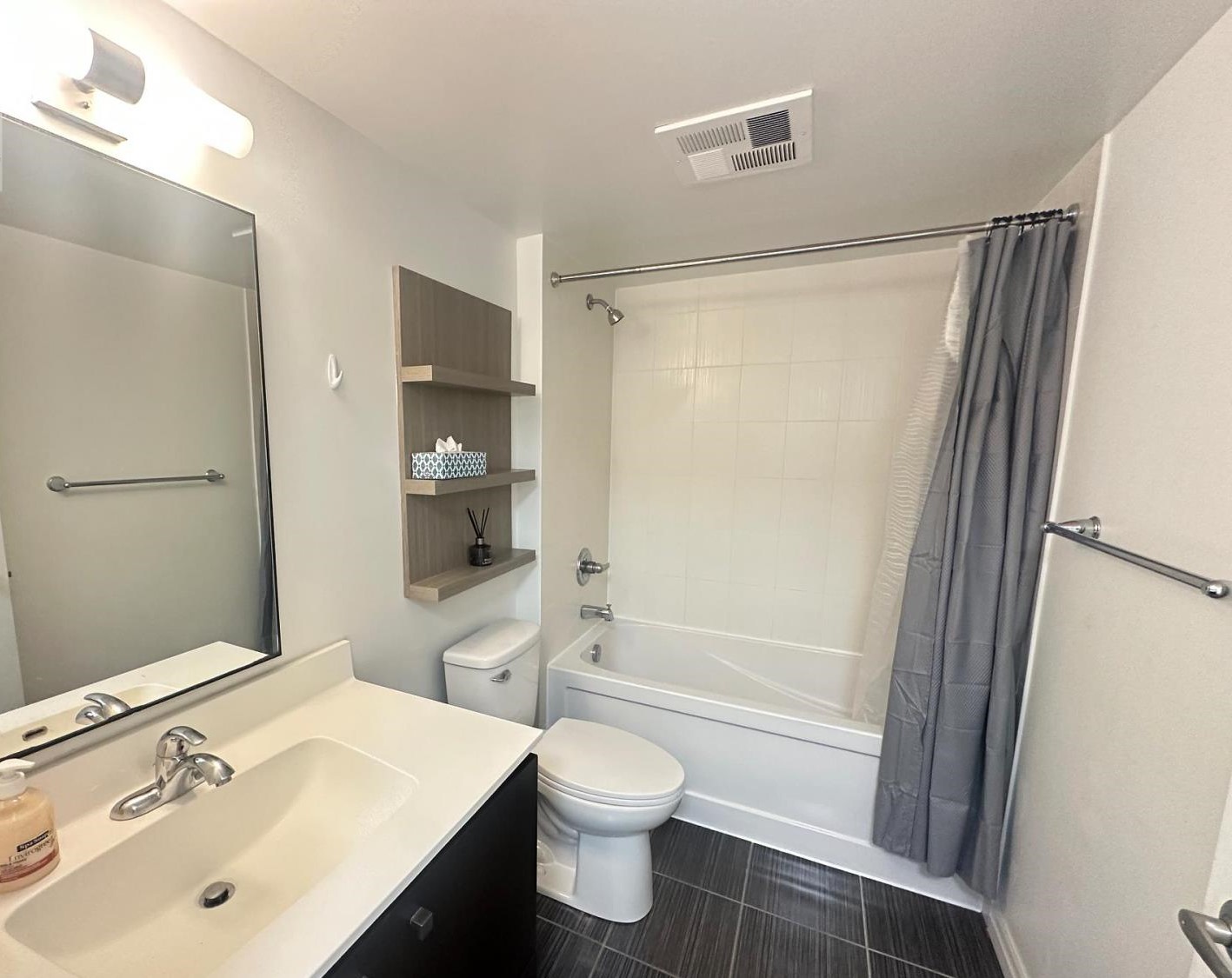 1206 – 2015 SHEPPARD AVENUE E-6