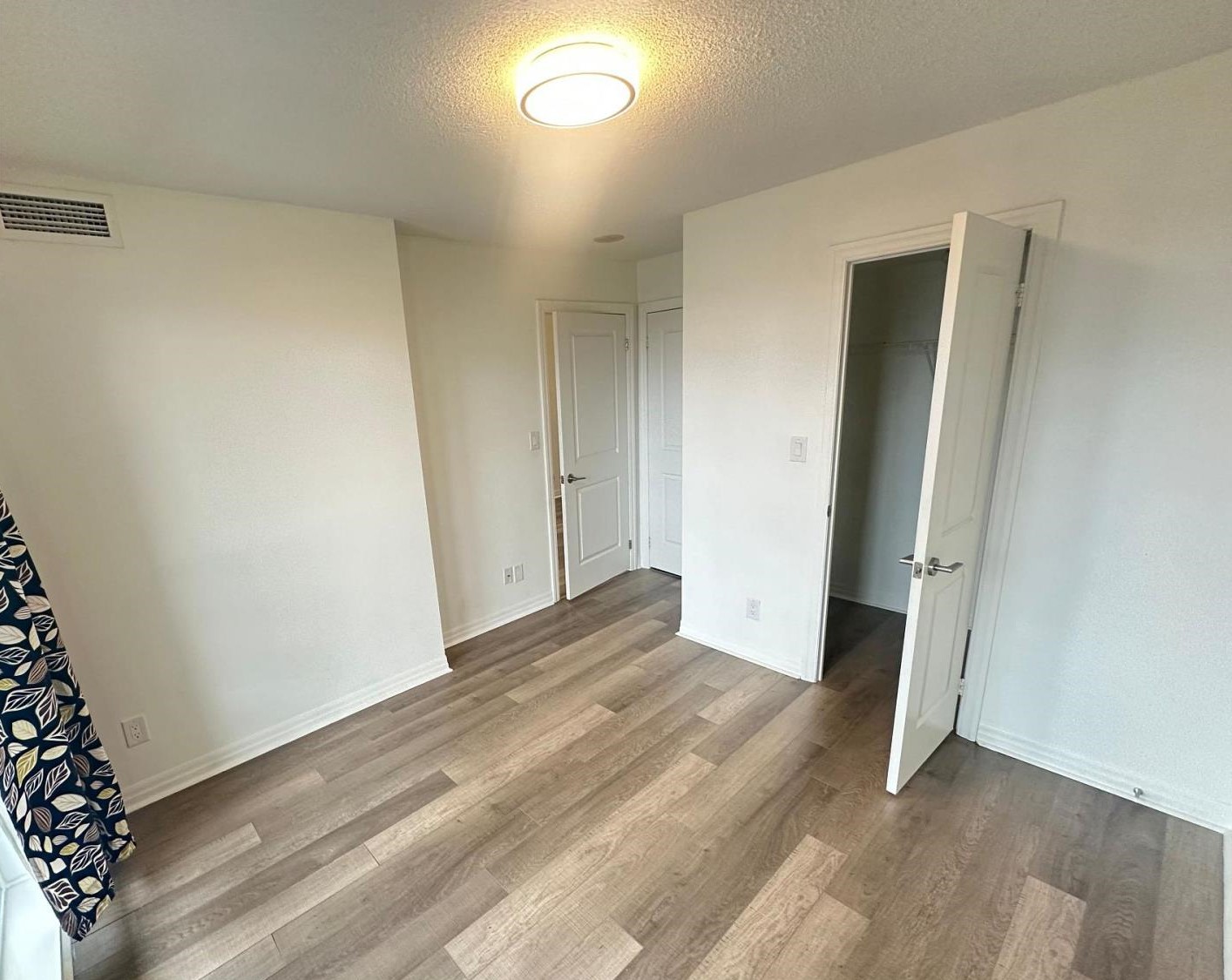 1206 – 2015 SHEPPARD AVENUE E-7